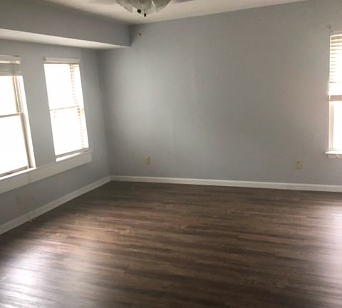 4th image of 2335 Bellevue Ave