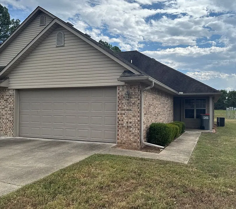 1307A-1307B Clinic Ln