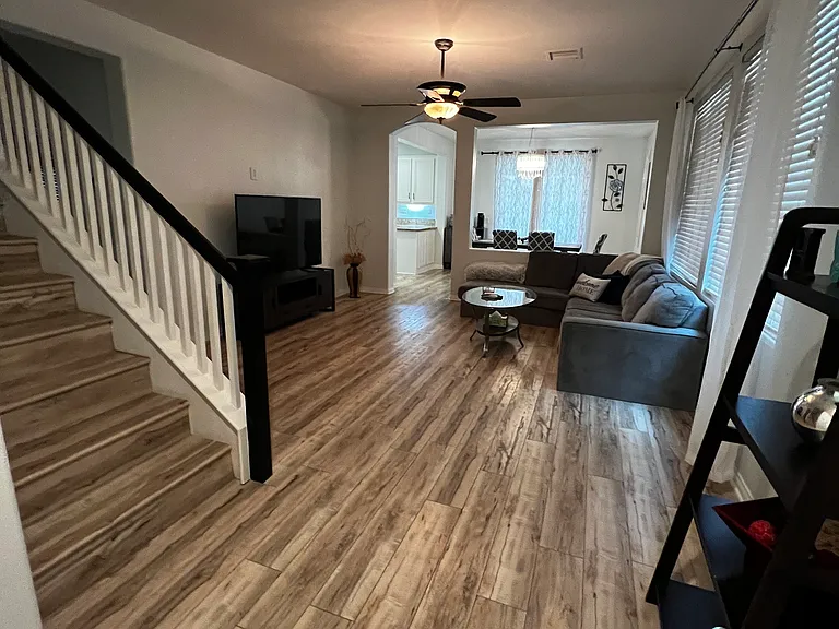 1643 Rigel St — Photo 2