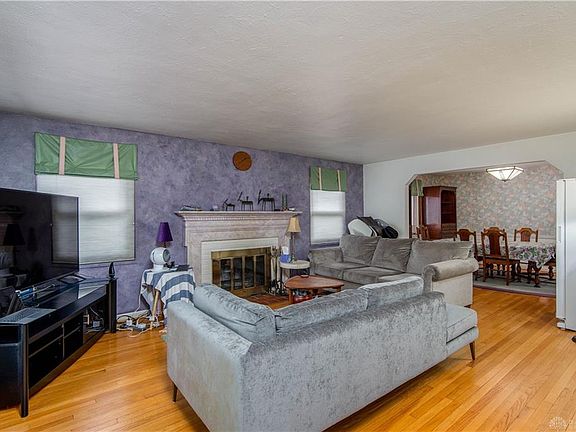 3rd image of 330 Wisteria Dr