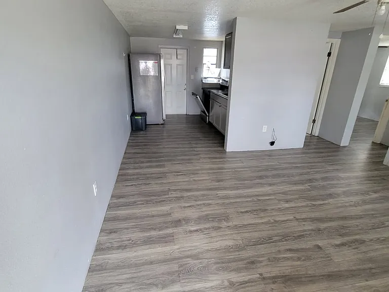 400 11th St W #401-A — Photo 2