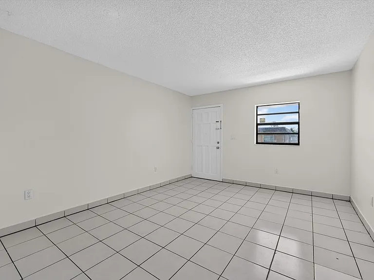 1880 SW 4th St #3 — Photo 6