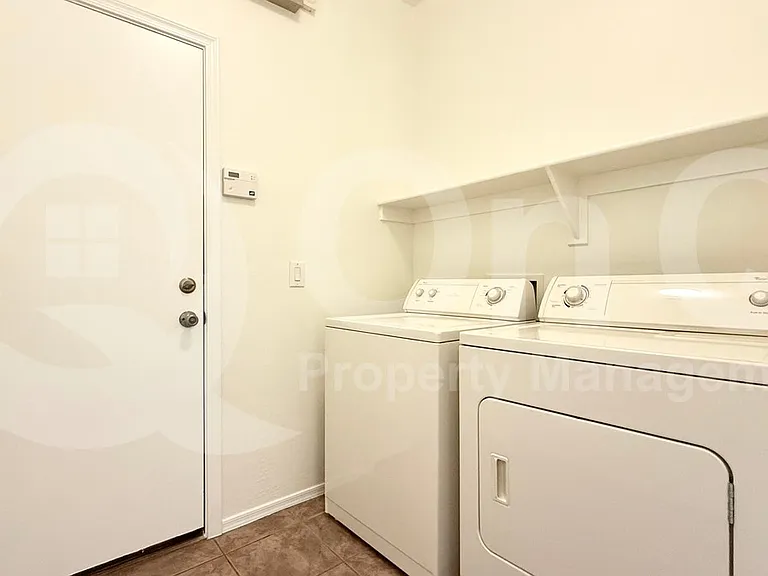 4502 E Oxford Ln — Photo 18