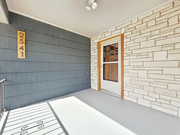 2541 Lakewood Ln — Photo 4