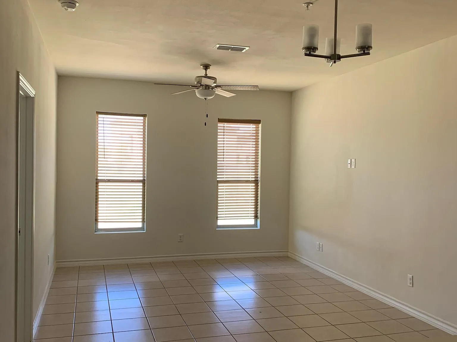 2 bed, 1000 sqft, $975 — Photo 2