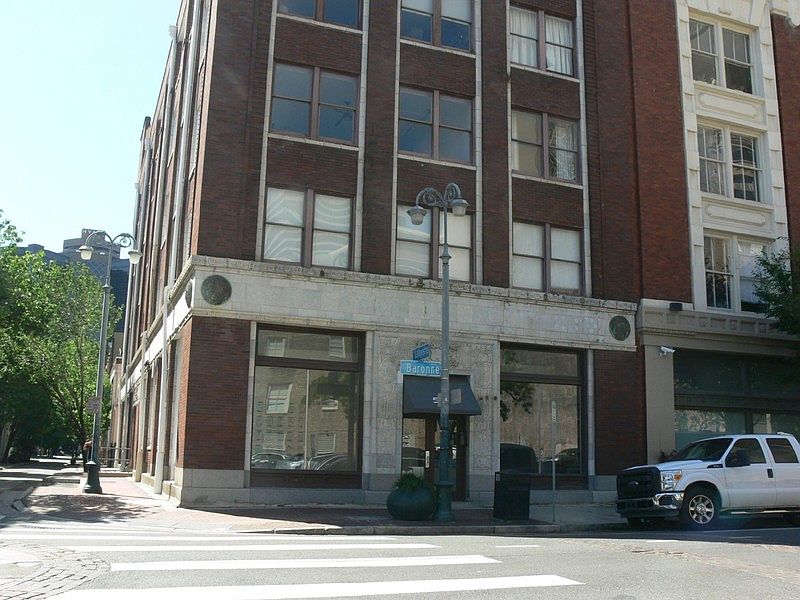 1st image of 909 Lafayette St