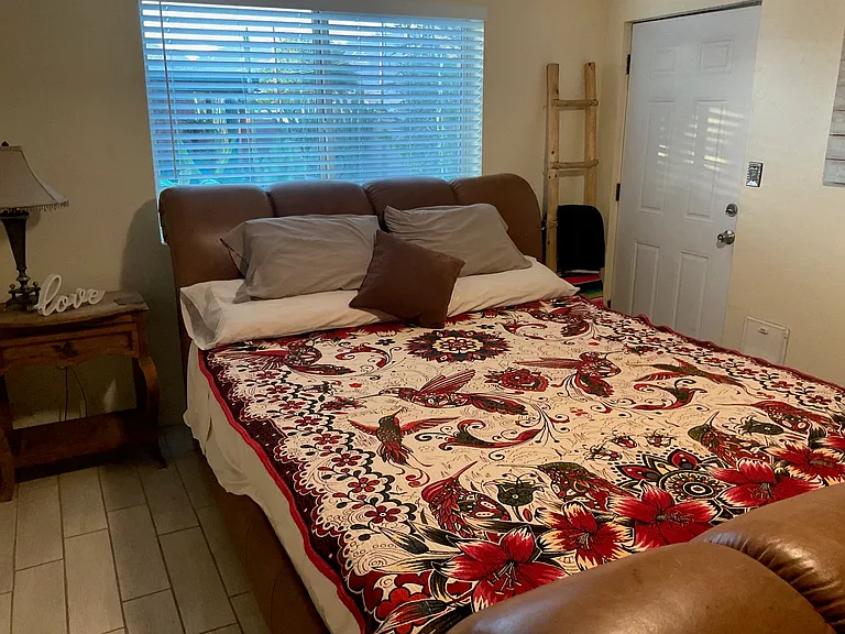 CALIFORNIA KING BED
