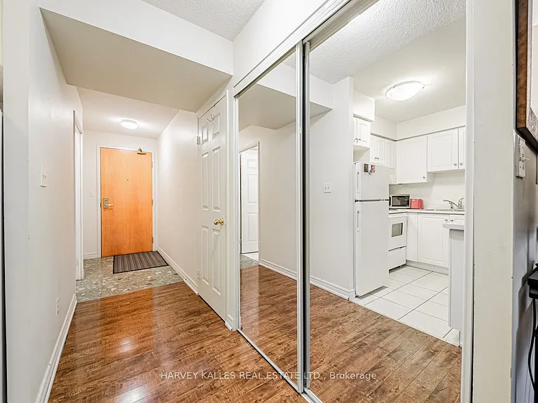 43 Eglinton Ave E #1101 — Photo 4