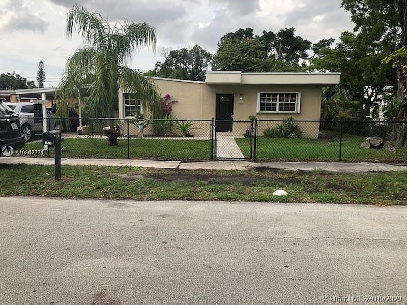 1st image of 1527 NW 11th St