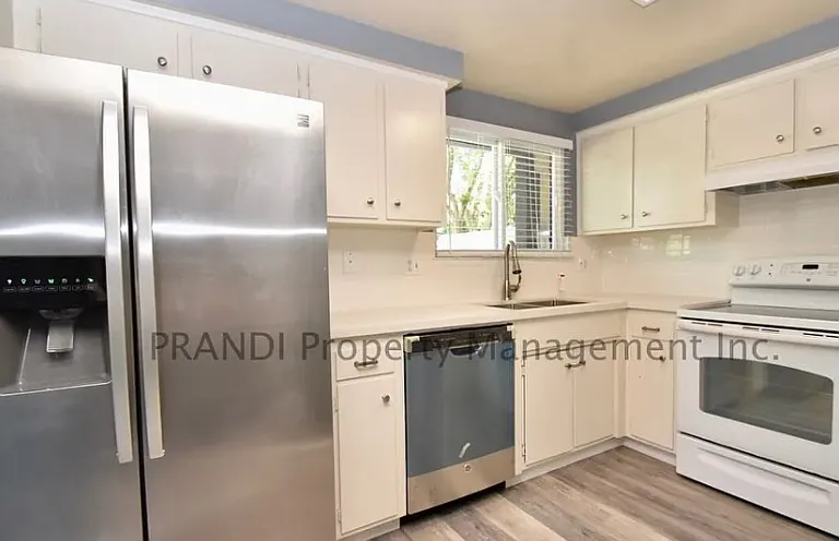 45 Grande Paseo — Photo 3