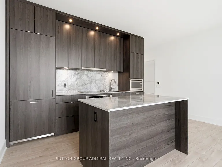 858 Dupont St #Penthouse 43 — Photo 8