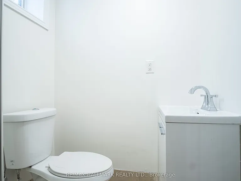 118 Fairholme Ave #2 — Photo 12
