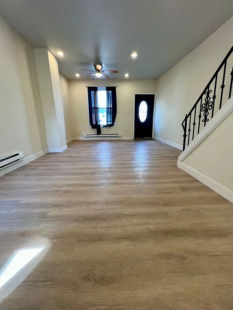 Newly Renovated 3-Bedroom Townhome in Fairhill! Available NOW! — Photo 4