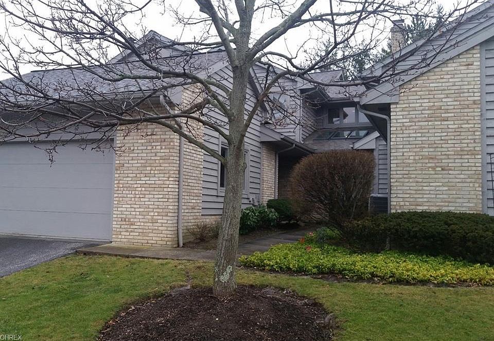 1st image of 15 Deerfield Ln