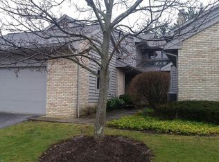 15 Deerfield Ln, Beachwood, OH