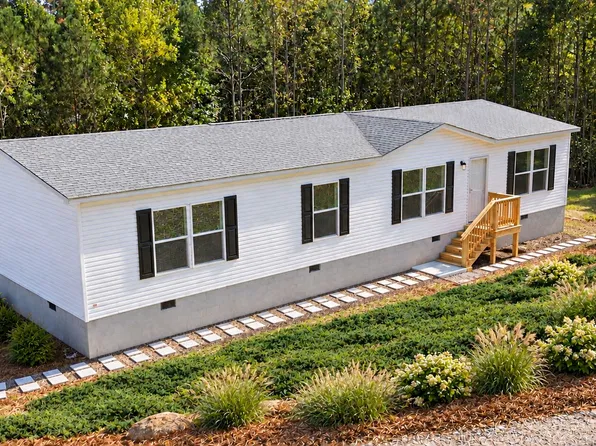 915 W Leatherwood Rd, Toccoa, GA 30577