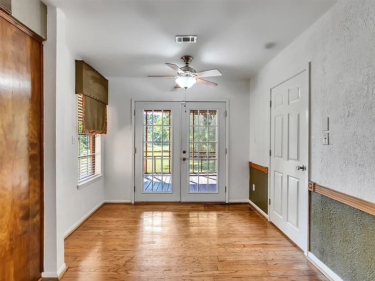 18085 Lake Dr E — Photo 20