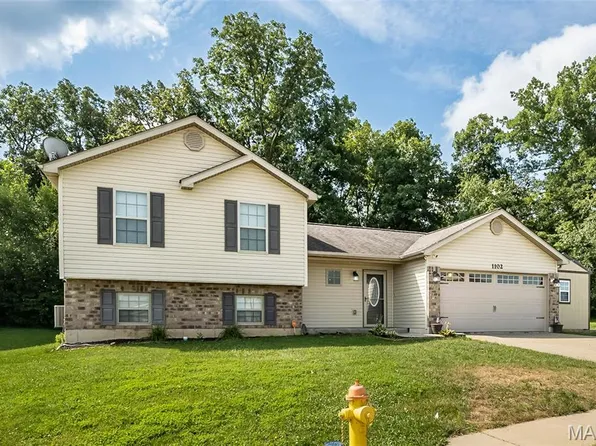 1102 Marathon Dr, Foristell, MO 63348