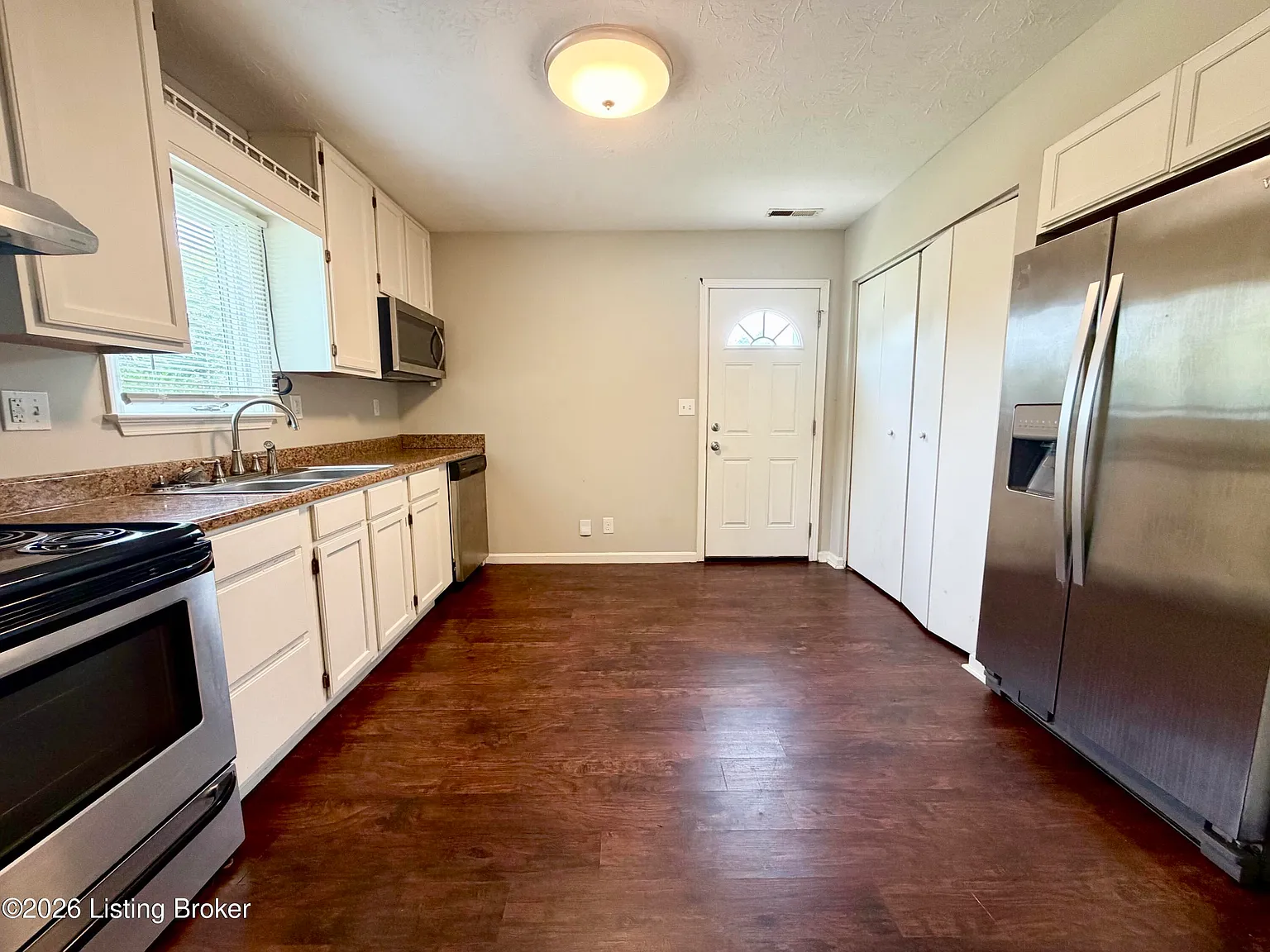 2 bed, 1.0 bath, 750 sqft, $1,050 — Photo 3