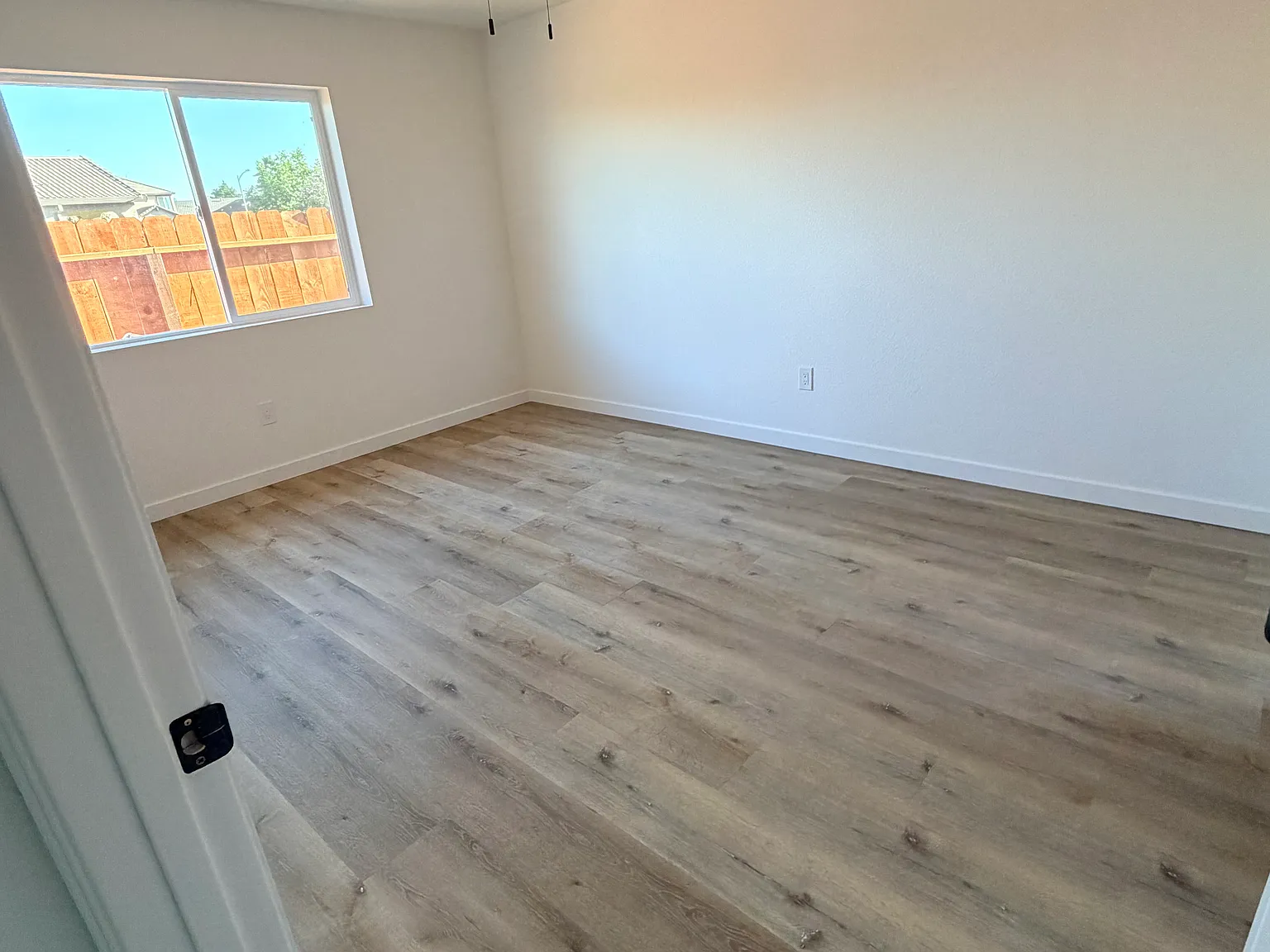 3 bed, 1000 sqft, $2,300 — Photo 2