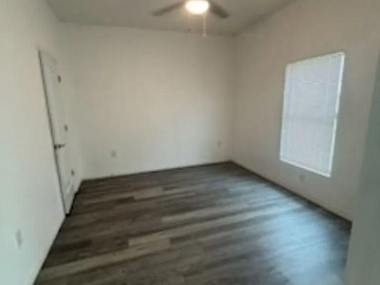 2028 NE 8th Pl — Photo 9