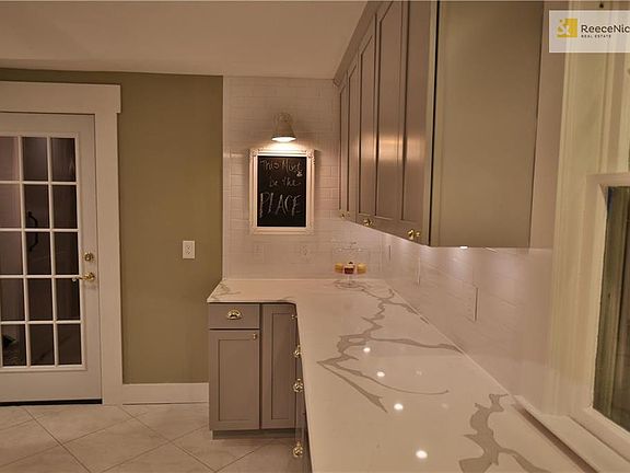 5th image of 3306 Charlotte St
