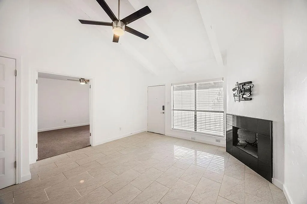 2 bed, 2.0 bath, 1014 sqft, $1,750 — Photo 4