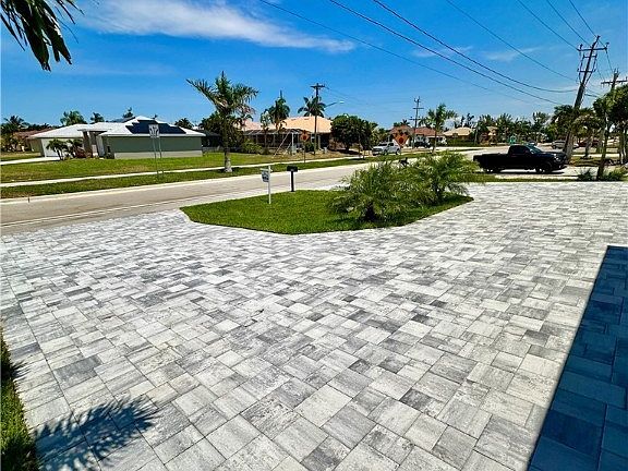 3rd image of 4809 Agualinda Blvd