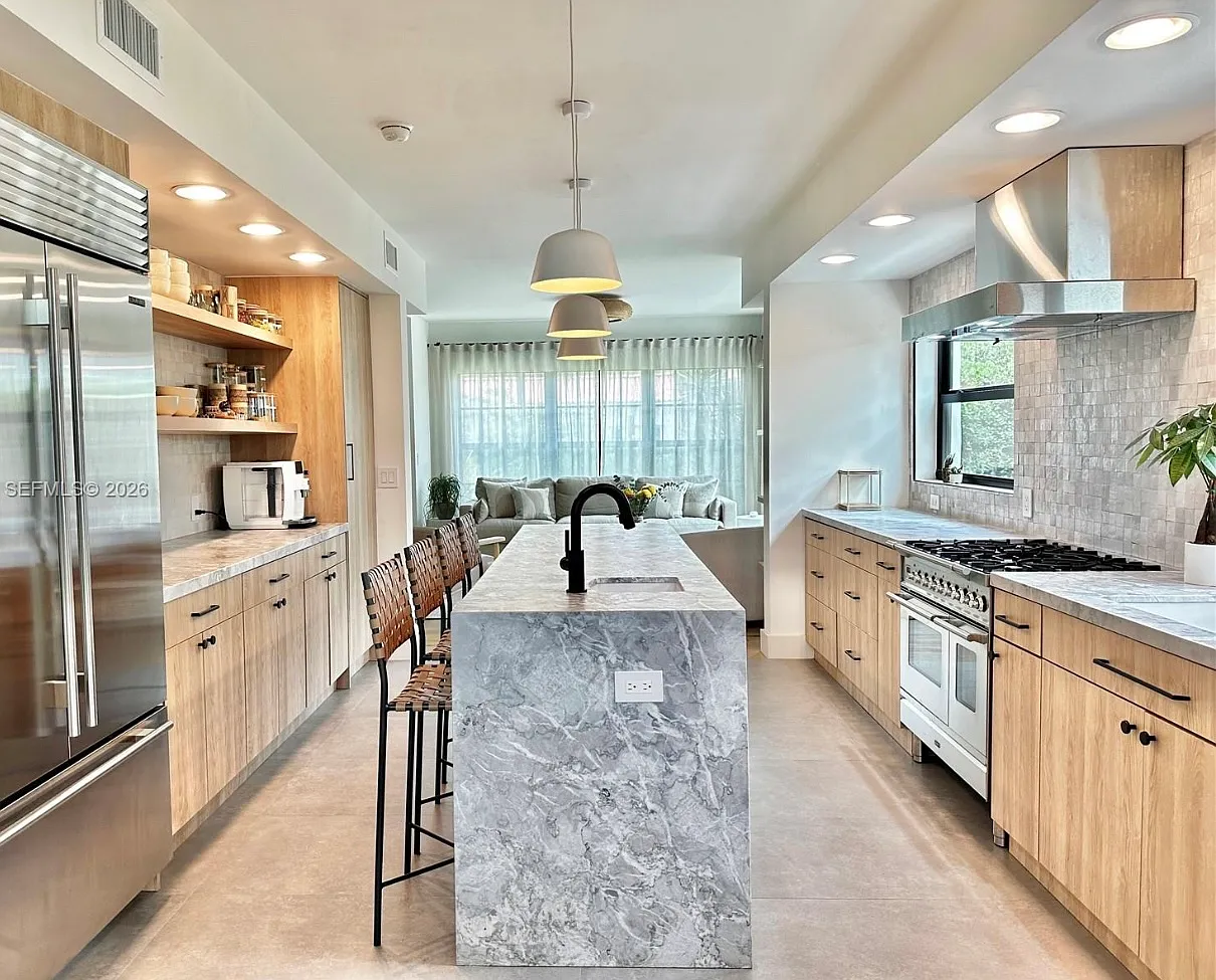 6 bed, 7.5 bath, 3600 sqft, $39,500 — Photo 3