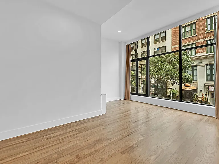 124 E 27th St #2A — Photo 1