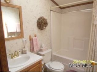 1170 Winding Rd, Parkersburg, WV 26104