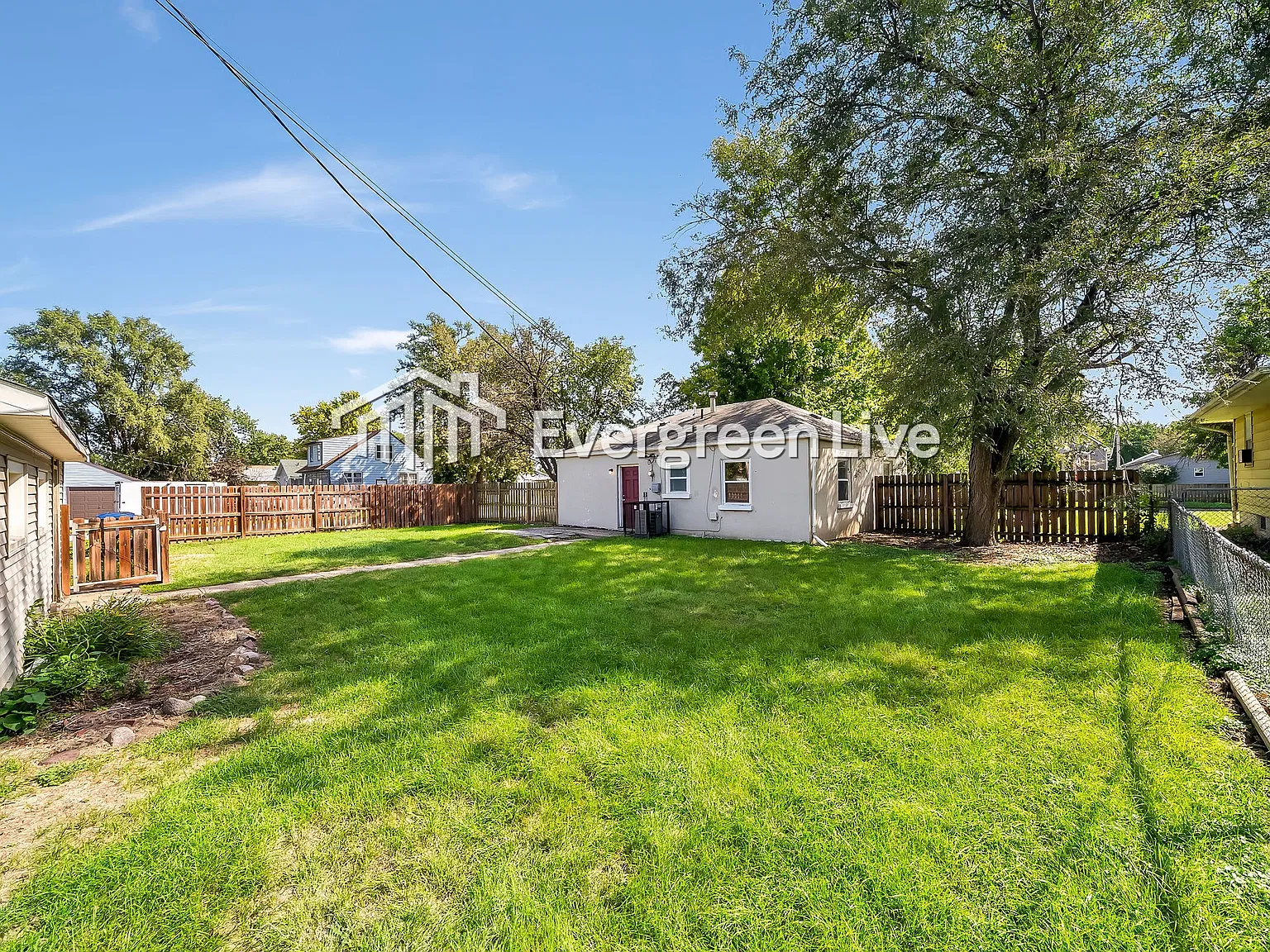 2 bed, 1.0 bath, 891 sqft, $1,295 — Photo 4
