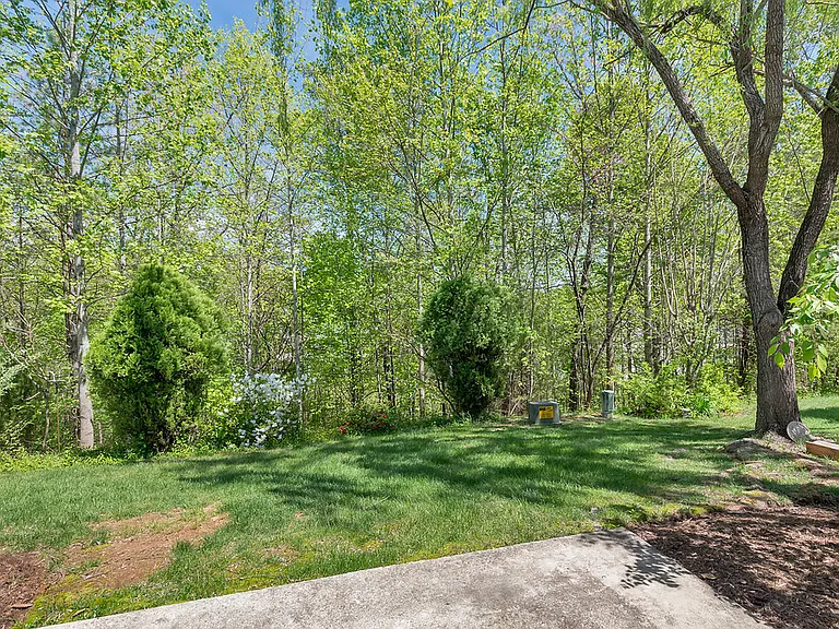 1482 Ashland Dr — Photo 10