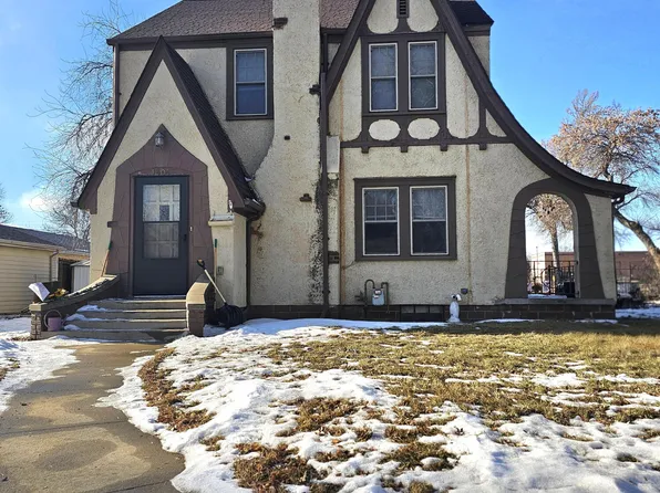 1404 S 2nd St, Aberdeen, SD 57401