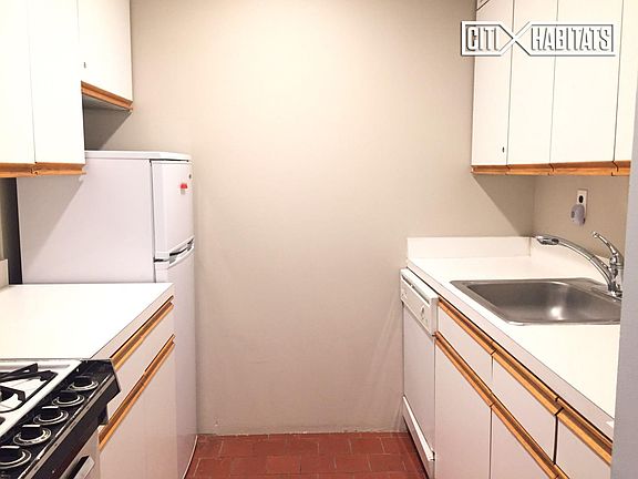 5th image of 447 W 45th St APT 3C