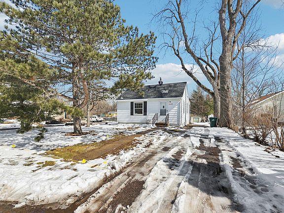 2nd image of 3333 Chippewa Rd