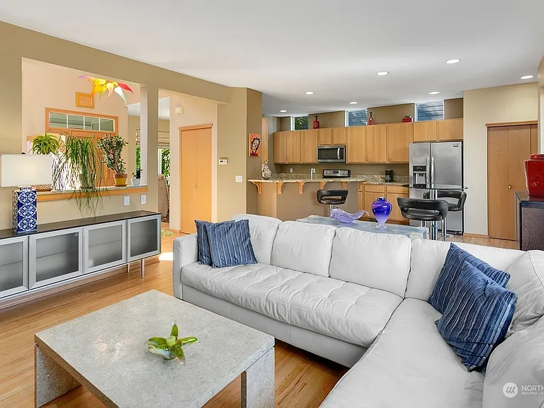 7310 Douglas Ave SE — Photo 4