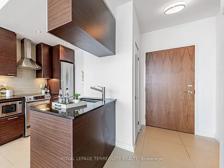 1 Market St #1410 — Photo 9