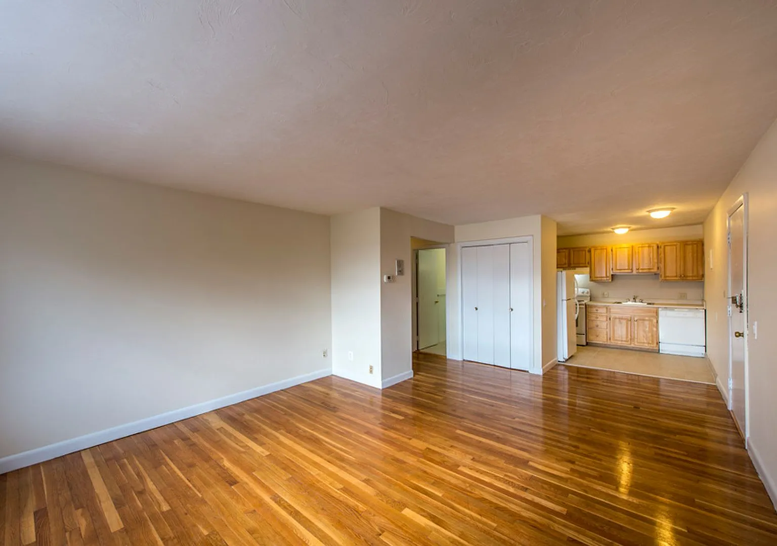 BU 2-bed w/h+hw — Photo 3