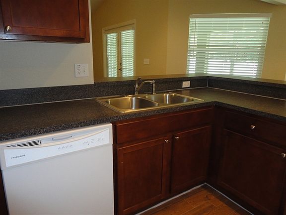 4th image of 980 Princeton Manor Ln