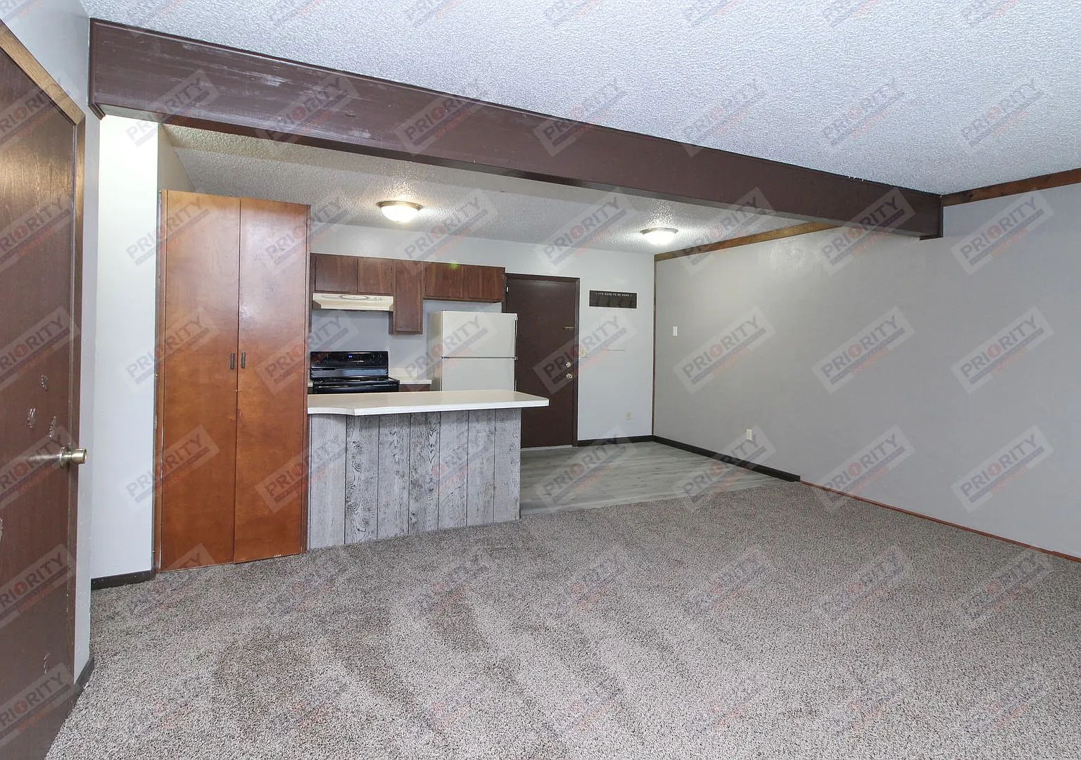 707 Vivian St — Photo 4
