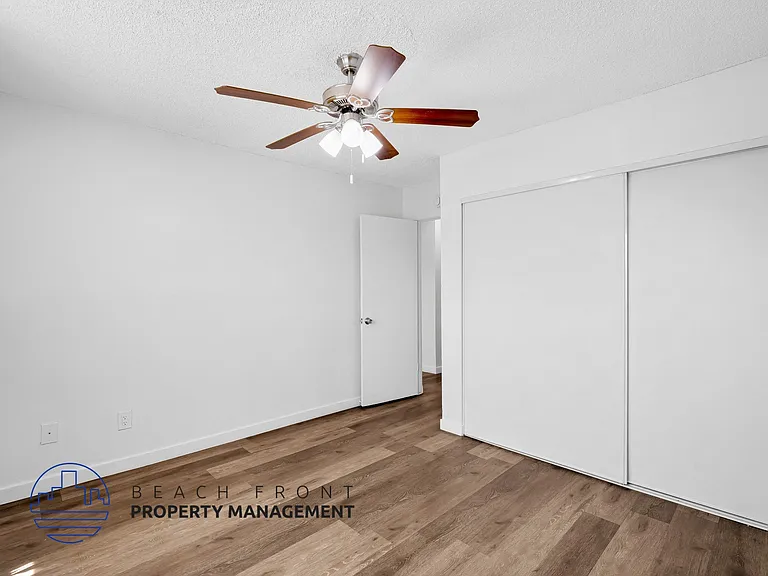 1525 Pine Ave. — Photo 16
