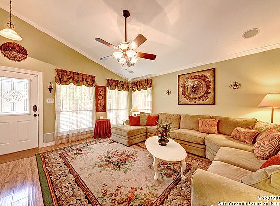 5th image of 813 Garden Meadow Dr