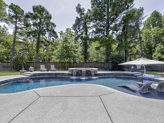 5th image of 10713 Magnolia Park Cir S
