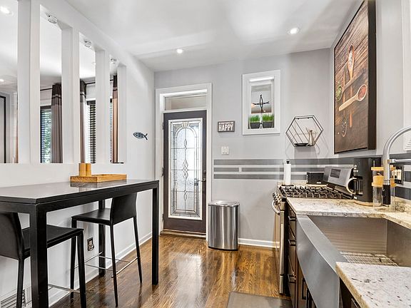 3rd image of 4423 W Gladys Ave