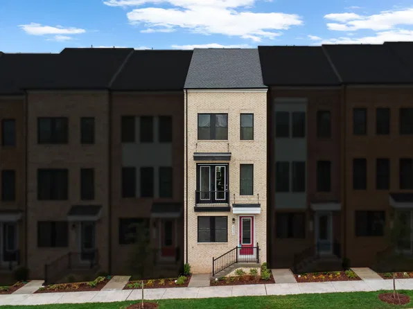 2670 River Birch Rd, Herndon, VA 20171