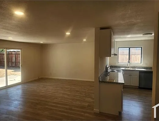 2064 Niantic Way — Photo 16