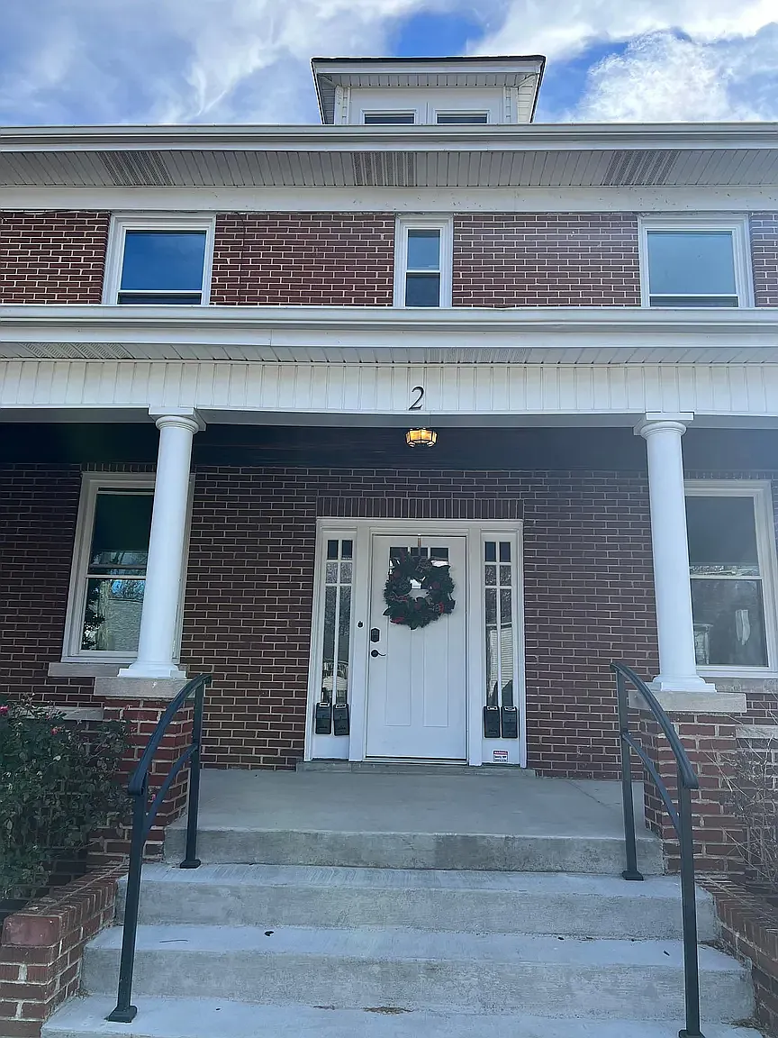 Building Photo - 2 Wellington Ct #D