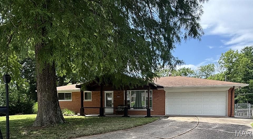 1st image of 25 Willowbrook Dr