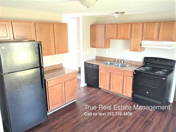 3rd image of 986 Harrogate Ct